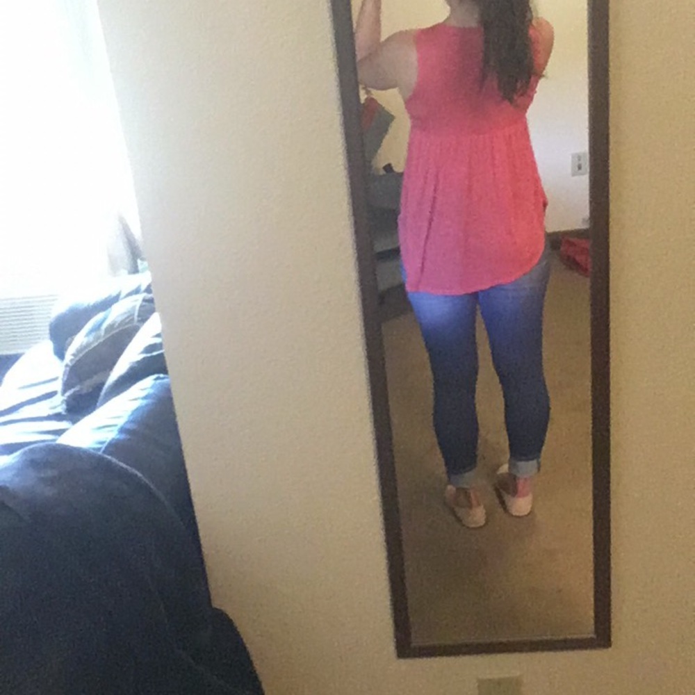 Blue jeans and tank top - Picture 3 of 4